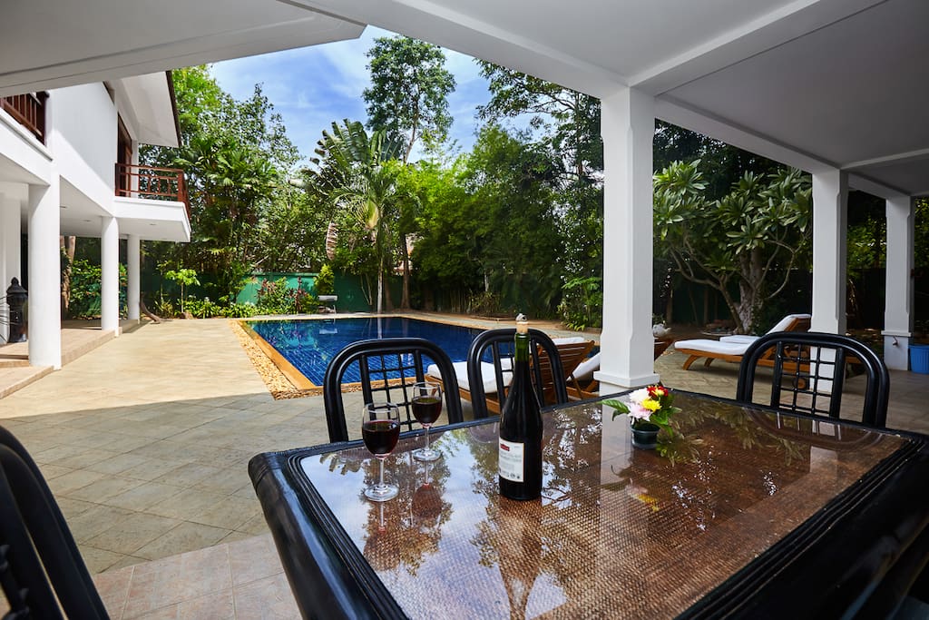 swimming pool
outdoor furniture