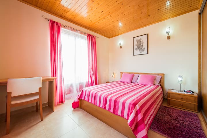 четвърто розово