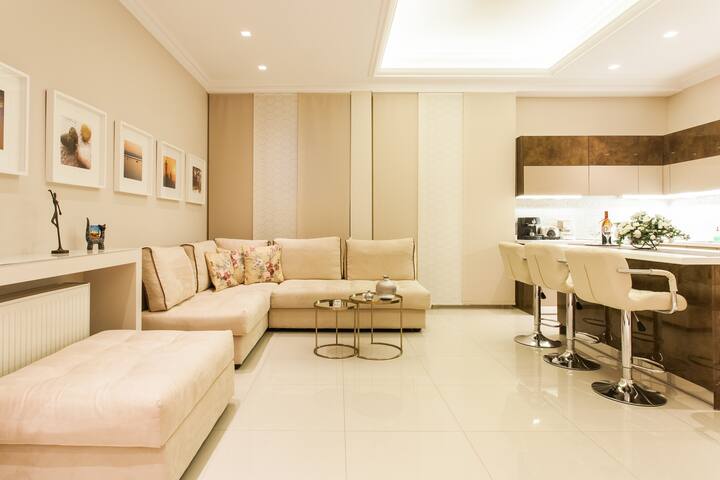 Athenian Rose: Elegant apartment in Central Athens gallery image 3