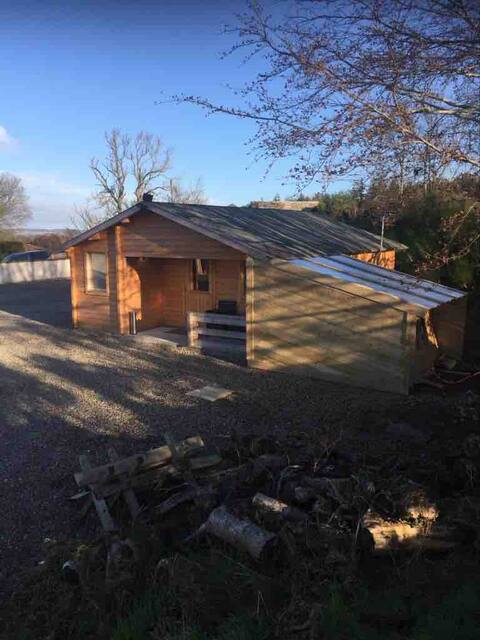 Log Cabin In The City with Hot Tub