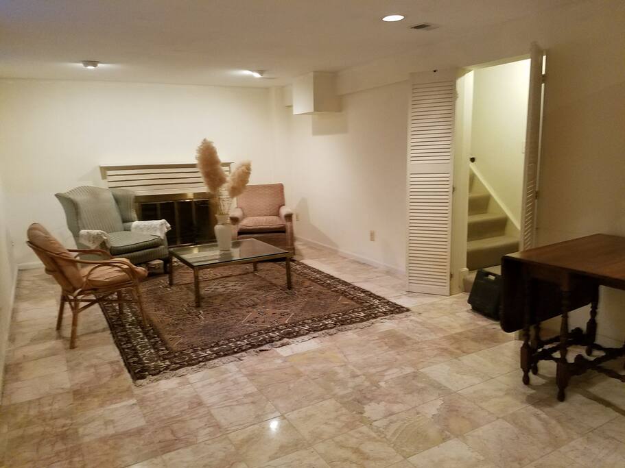 common area in lower level
private entrance