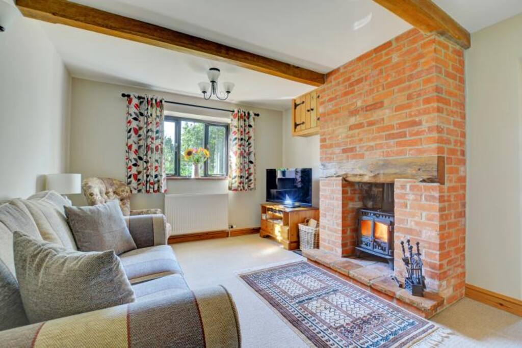 Cosy lounge with log burner
and large freeview TV to enjoy those evenings in