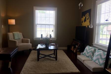 The Vonnegut - A nice room near downtown.