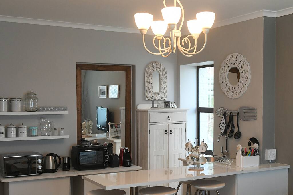 Fully equipped kitchenette