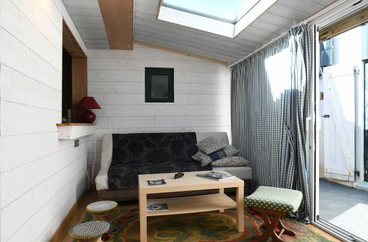 Get Petite maison bord de plage Free