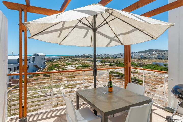 Upmarket Sea View Big Bay apartment