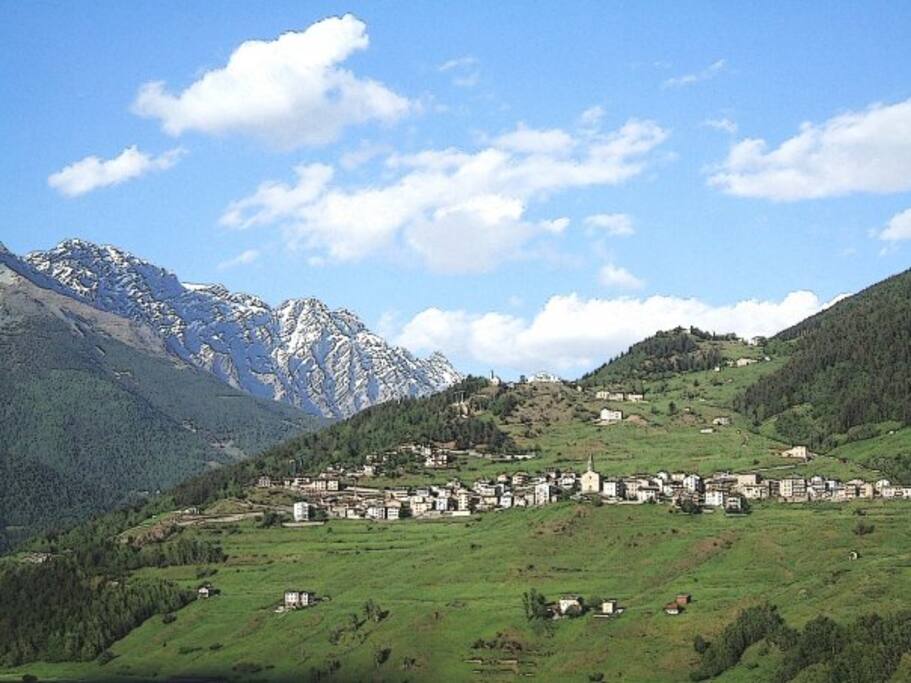 Vista dalla casa in estate
