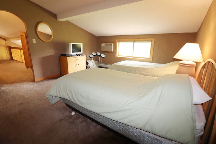 双床卧室，衣柜空间充裕