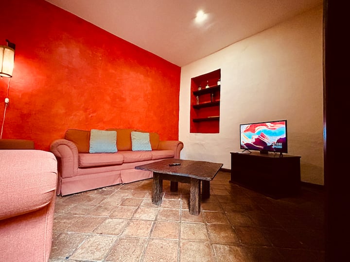 Peaceful Colonial Oasis W/ Garden Patio - Cuenca