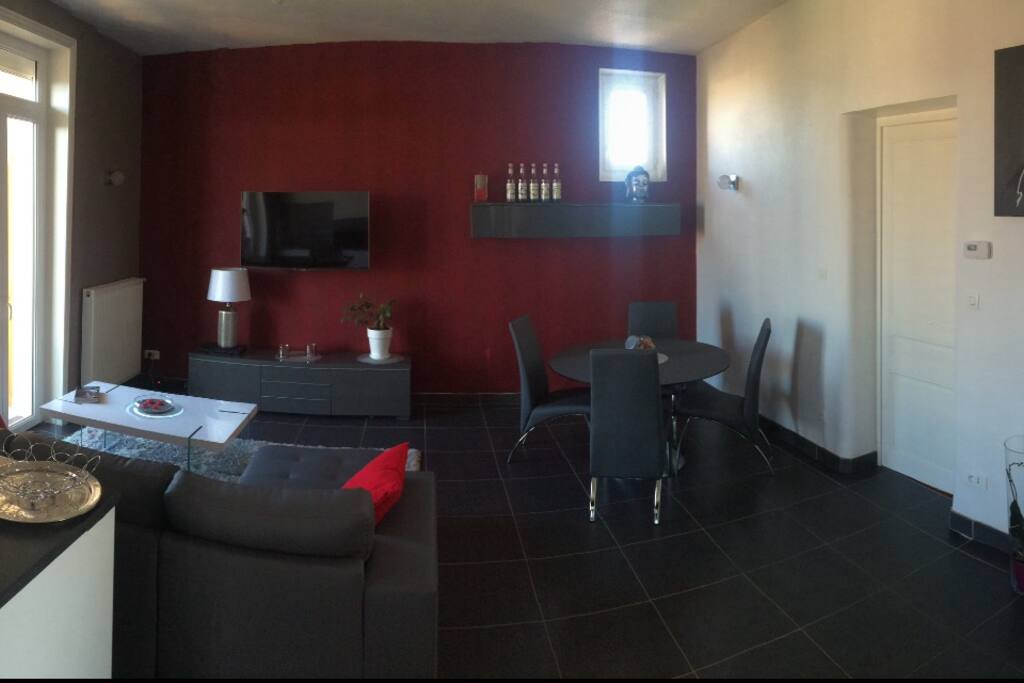Le coin salon/ salle à manger