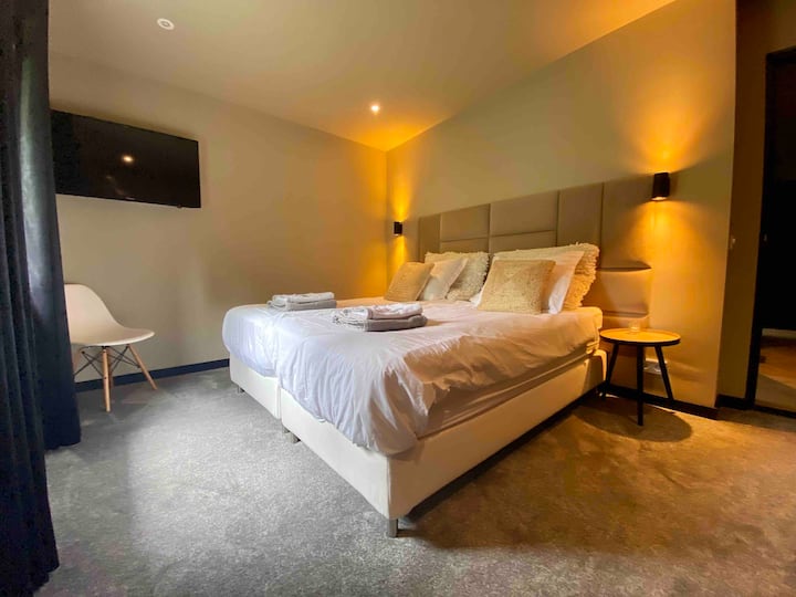 卧室4 ：两个单人弹簧。