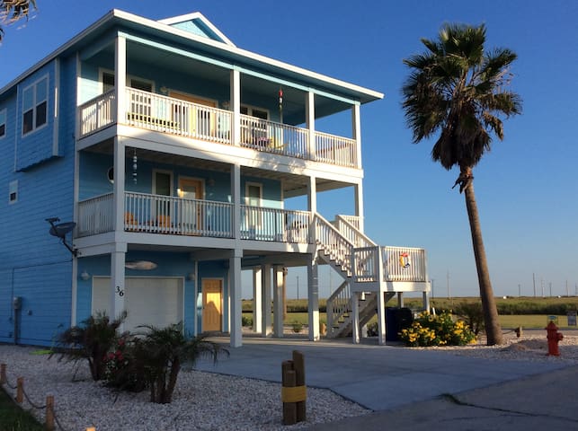 AWESOME WATER VIEWS/WAVES BREAKING/COOL SEA BREEZE ...