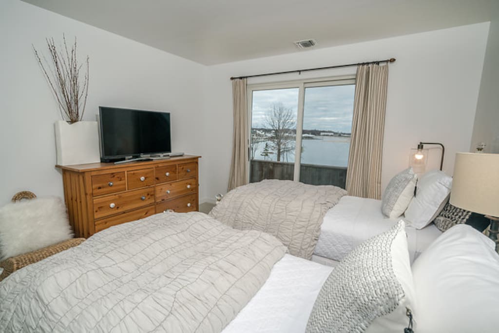 Guest bedroom
