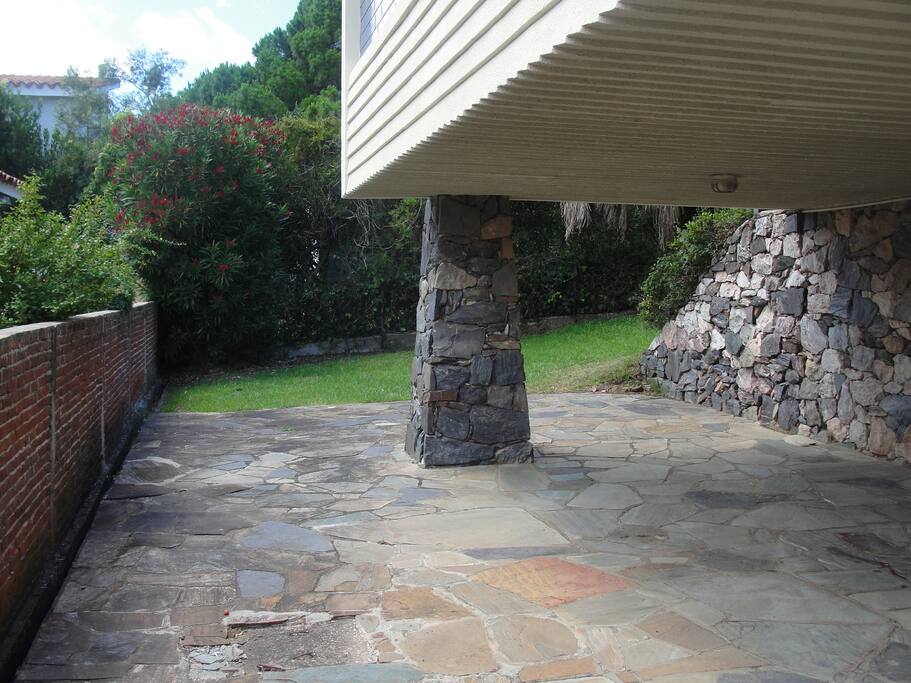 Cochera y patio