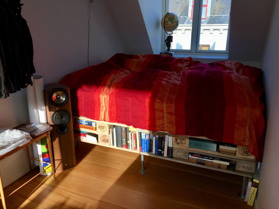 No hipster den is complete without a DYI pellet bed...