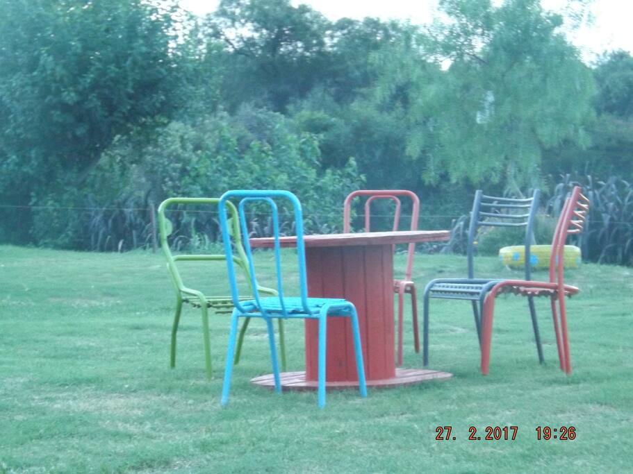 amplio jardin y muy tranquilo