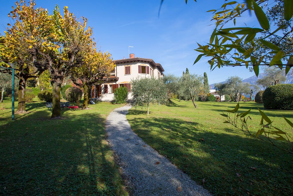 Path leading to Villa Olivella