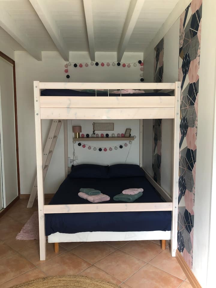 2张床， 2人， 140x190 ，带衣柜 