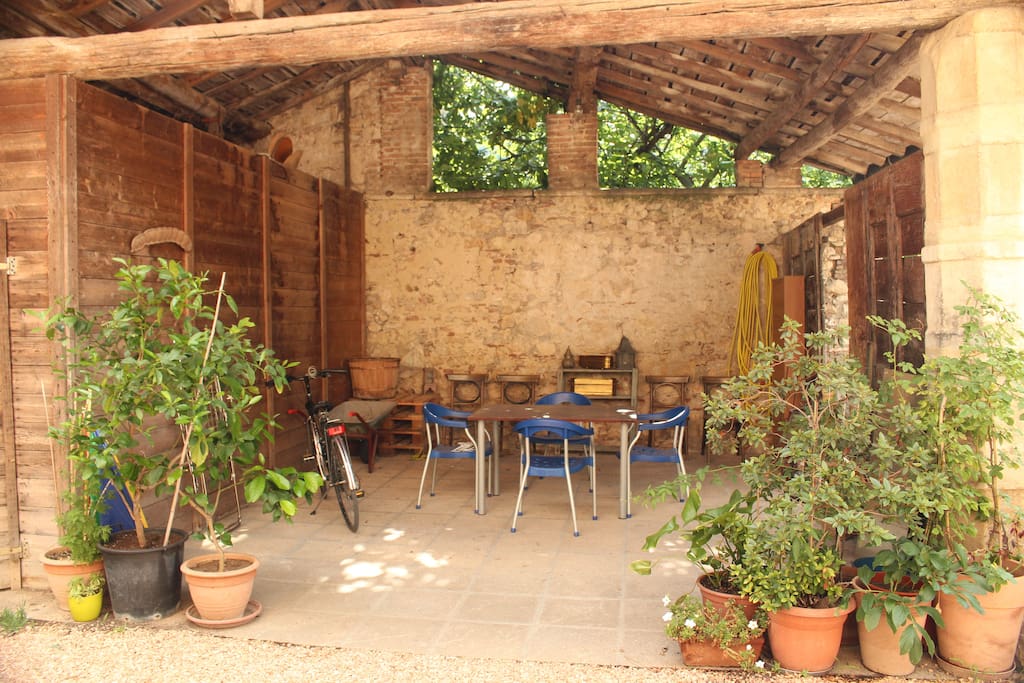 spazio esterno coperto