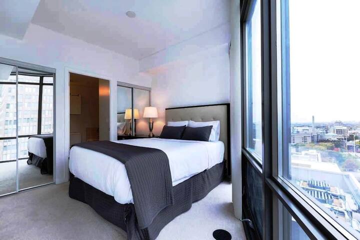 Gigantic 2 Bedroom 2 Bath w Terrace & FREE Parking gallery image 3