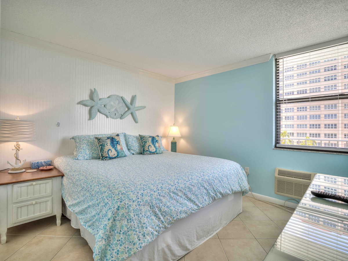 Cama tamaño king. Cómoda para uso de los huéspedes. 