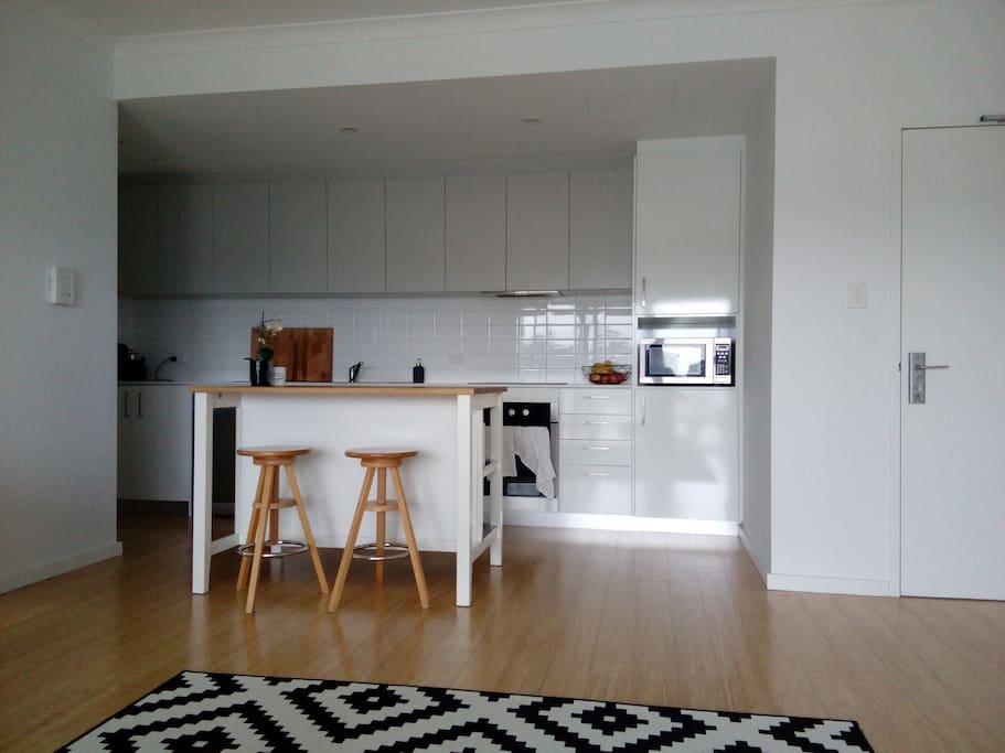 New living space, equipped with appliances including dishwasher and Nespresso machine.