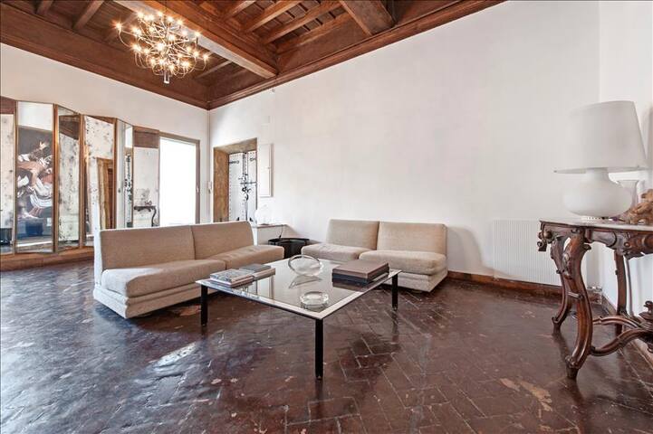 Ancient Palace In Downtown Rome gallery image 2