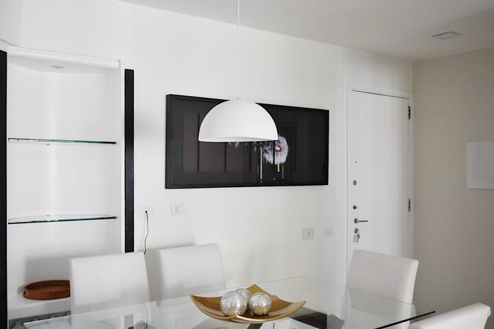 Flat espaçoso e renovado na praia com vista do mar gallery image 2