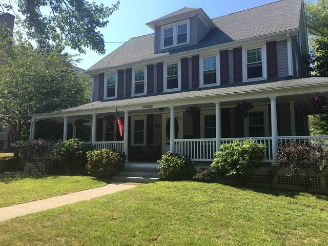 Stunning Remodeled 6 BR Home in Narragansett Pier gallery image 2