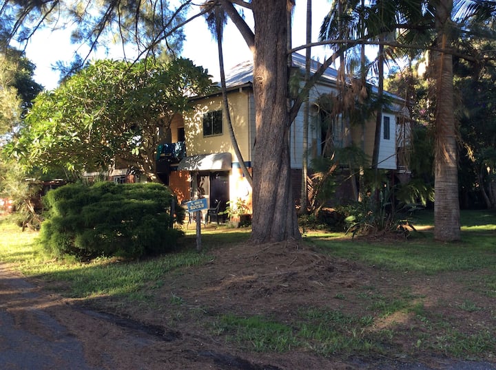 Home Away From Home, quirky and comfortable. Houses for Rent in