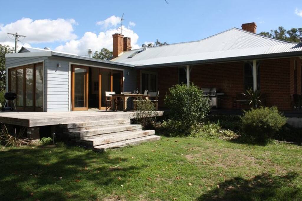 Myanbah Lodge
5 Bedroom 2 Bathroom, open plan living