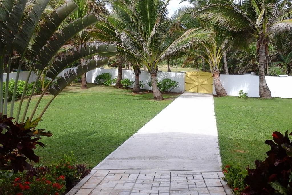 Private Walled Yard