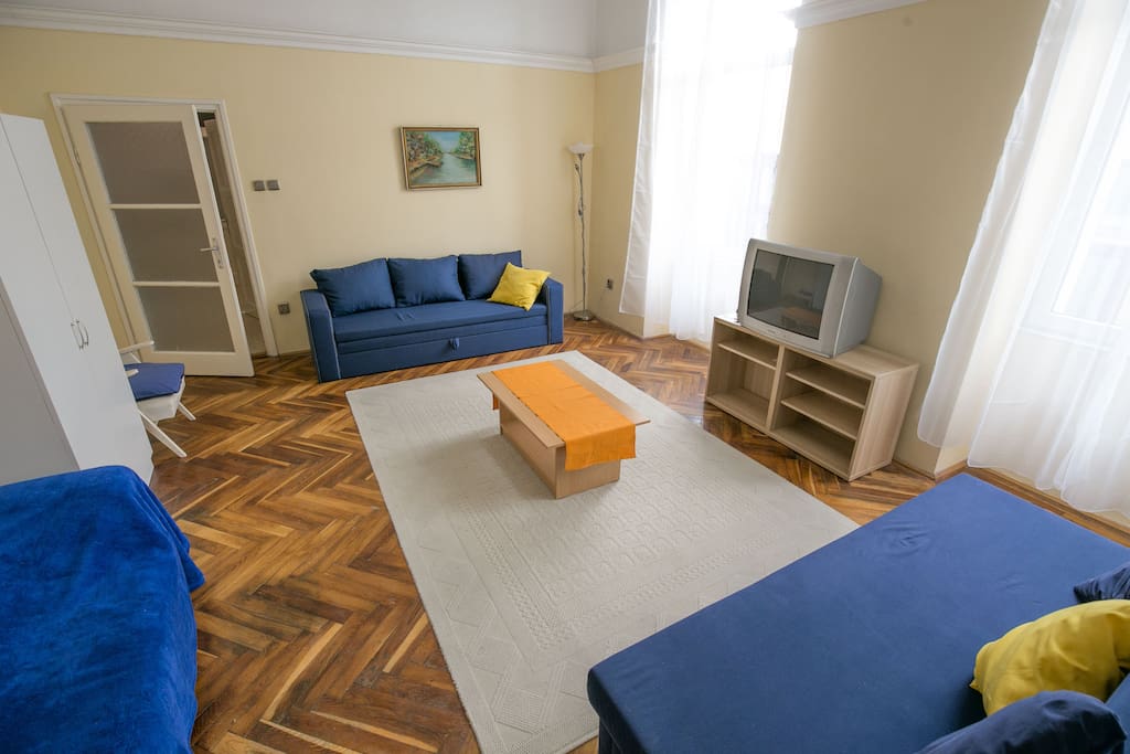 Living room to West/N-W