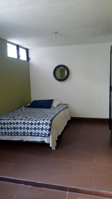 Dormitorio con baño privado