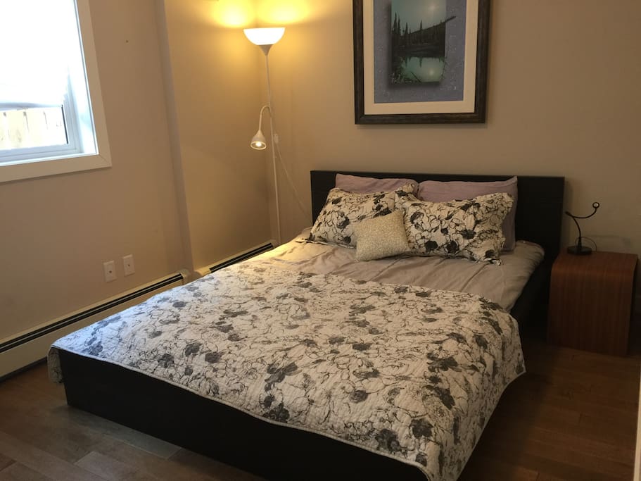Second Bedroom - Queen Bed