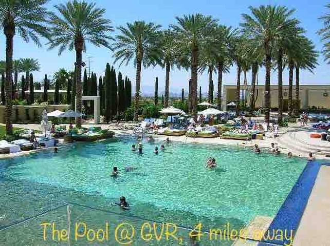 *King Suite* Spa* Fast Wi-Fi *6 miles to LV Strip* gallery image 3