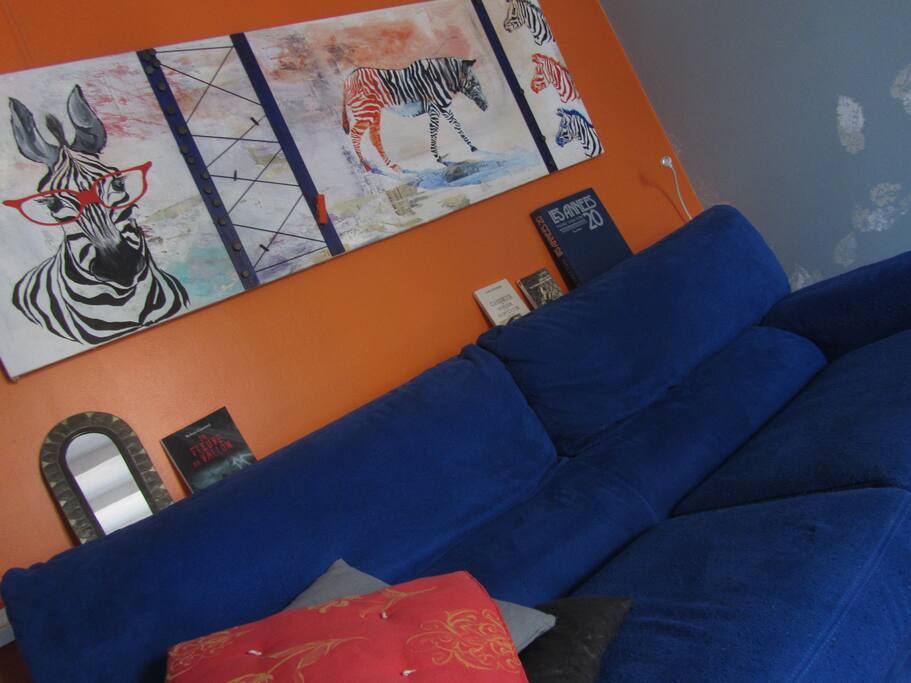 Un salon à la déco résolument contemporaine.