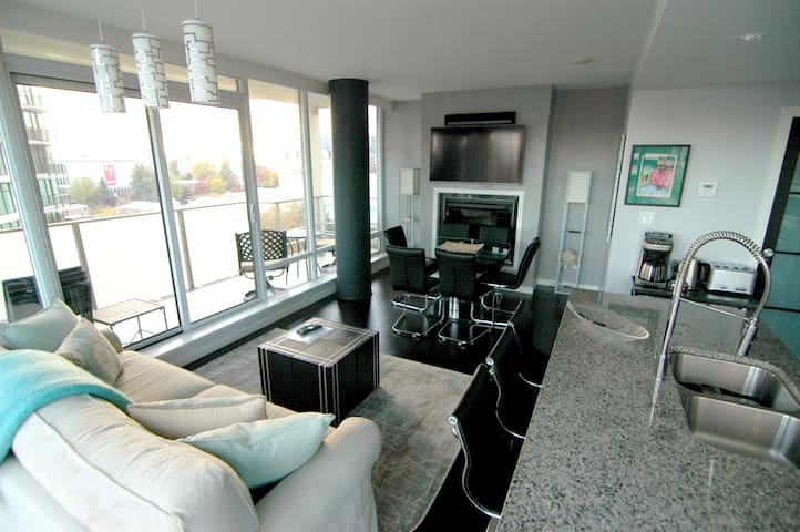 Waterfalls Hotel: ‘Oasis at The Falls’ in Downtown