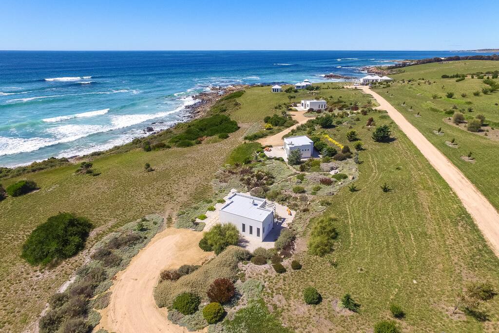 LUXURY OCEANFRONT VILLA Villas for Rent in Falmouth, Tasmania, Australia