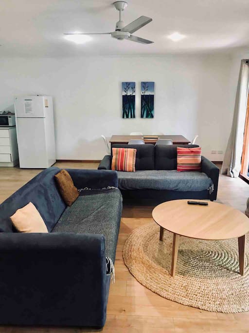 Lounge & dining area