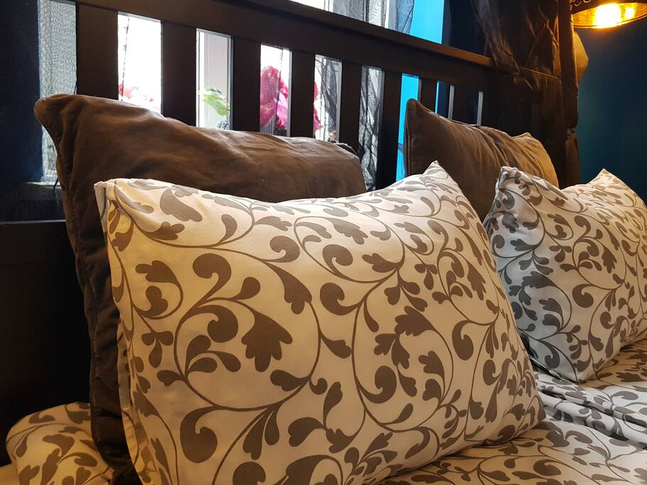 Quality linens and artwork