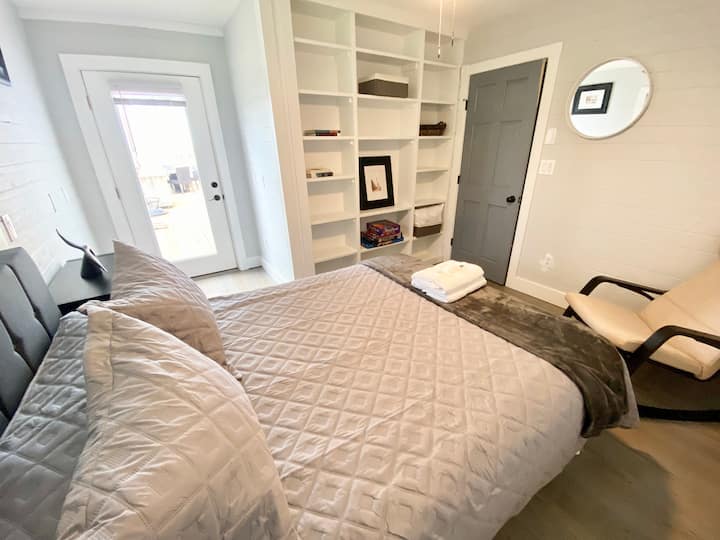 غرفة النوم رقم4  بسرير بحجم  كبير