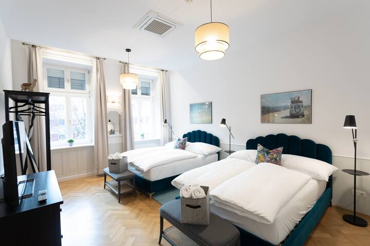 Imperial Suite 3BR w/ AC & Balcony for Fam &Groups gallery image 2