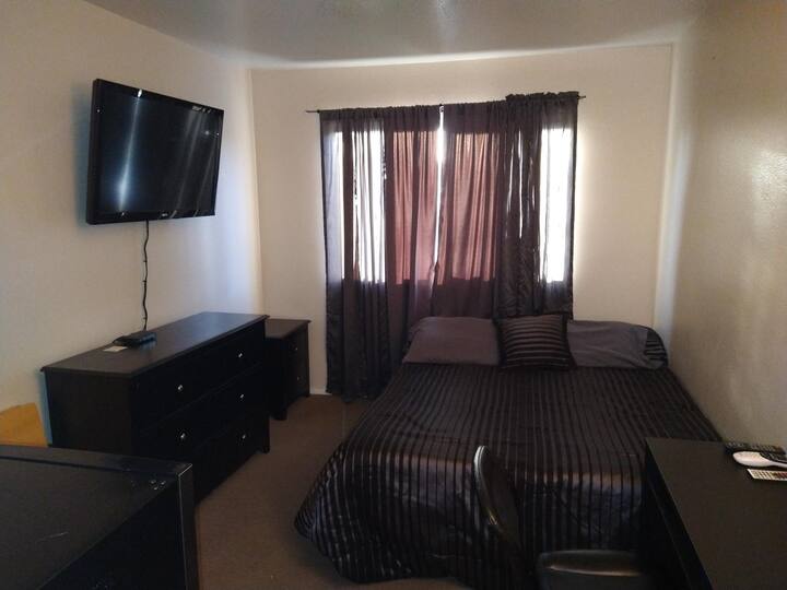 Private Room & Bathroom in a 2story house w/pool Houses for Rent in