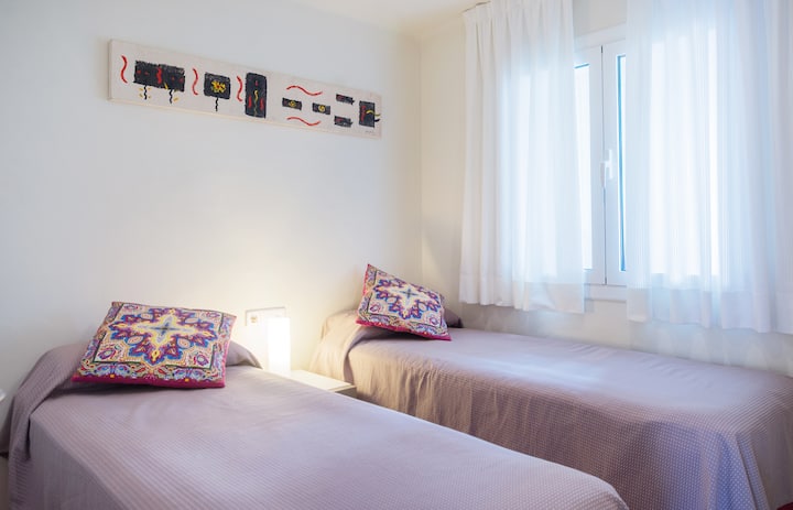 سرير فردي
80 سم * 200 سم