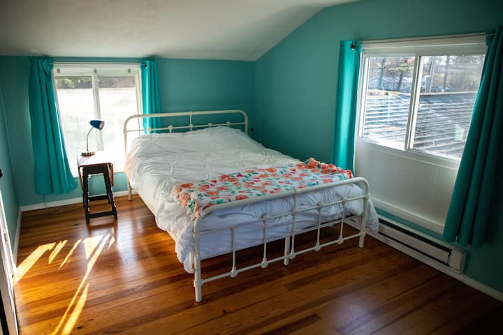 เตียงควีนไซส์ในห้องนอนชั้นบน 1