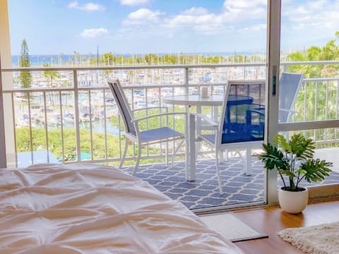 ★Panoramic OCEAN VIEW Studio Suite + FREE Parking
