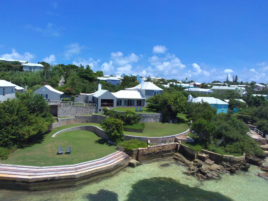 Beautifully landscaped grounds with the guest cottage on the left. The ocean is literally, steps away !
