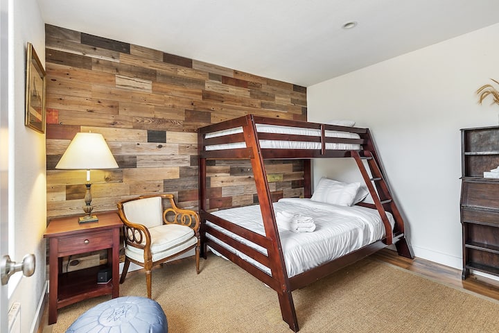 Saddle House Bedroom w/Twin over Full Bunkbed