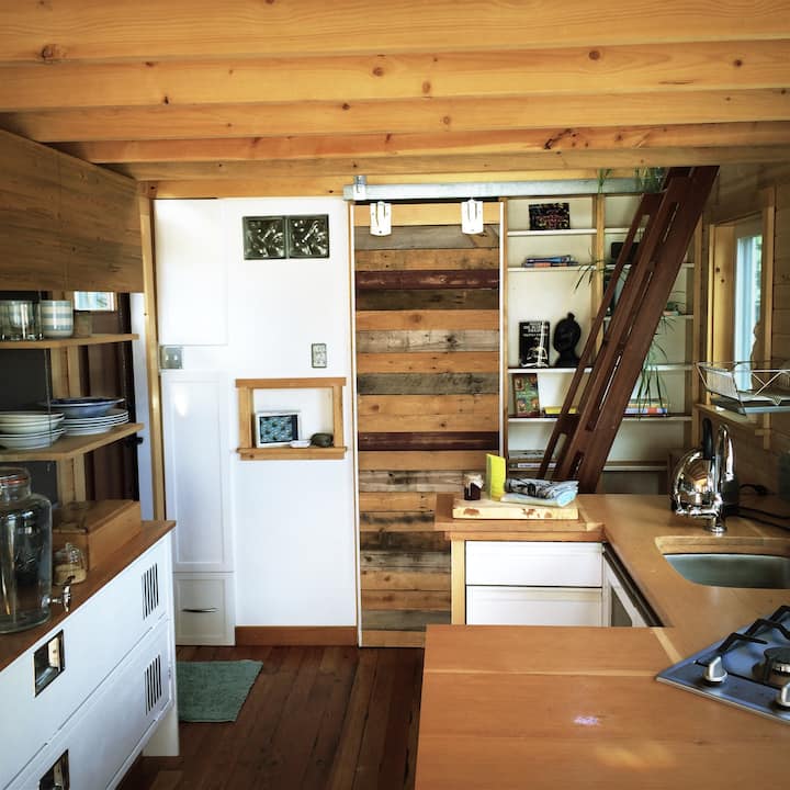 Cowichan Bay Tiny House